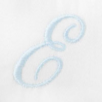 サックスブルーのアルファベット刺繍見本
